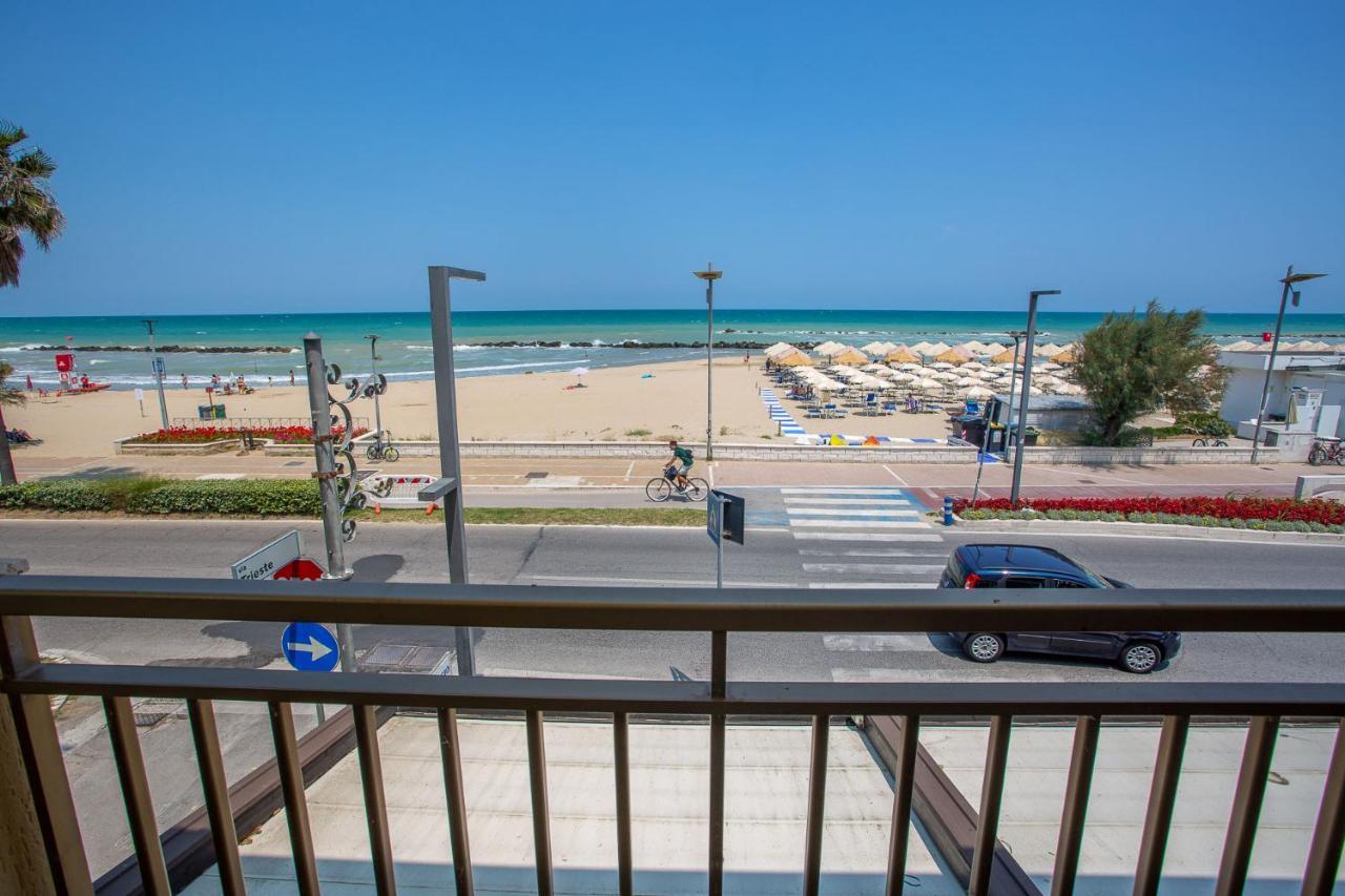 Palm Beach House - Vista Mare Montesilvano Marina 外观 照片