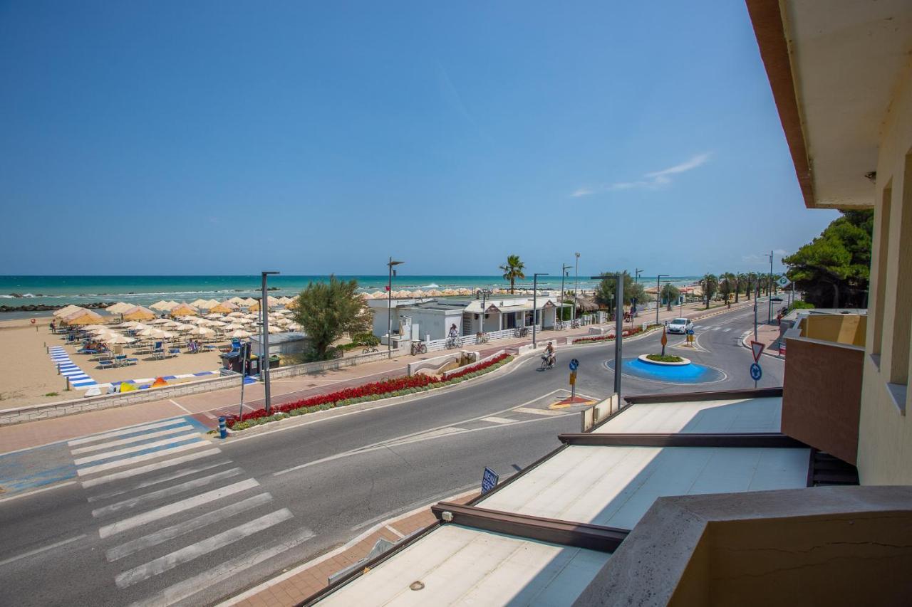 Palm Beach House - Vista Mare Montesilvano Marina 外观 照片